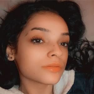 Meet your Posher, Adrianna